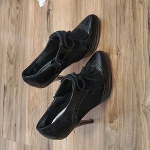 White House Black Market Tyra leather zip booties